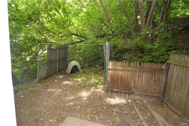 Building Photo - 307 Moulton St