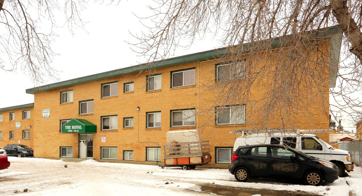 Building Photo - Royal Manor