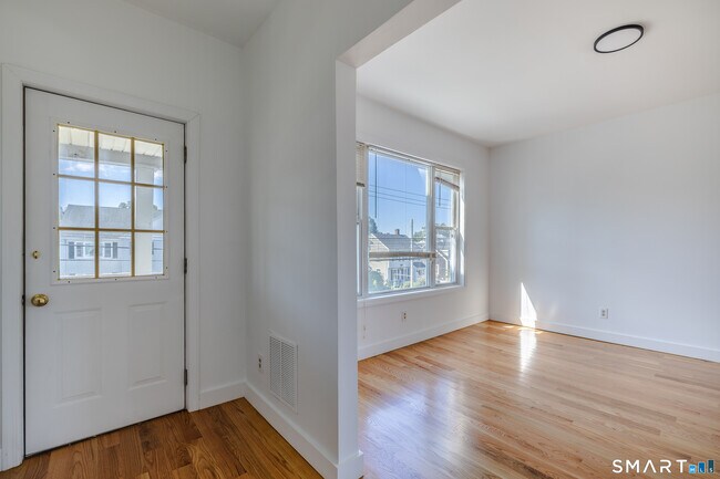 Foto del edificio - 74 Harbor Ave