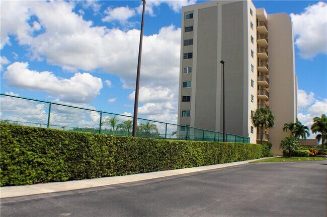 Foto del edificio - 9397 Midnight Pass Rd