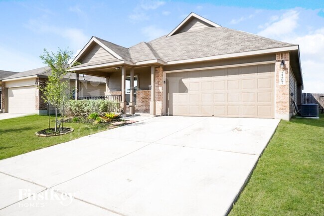 Building Photo - 2267 Hawk Dr