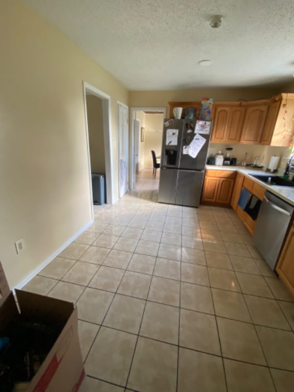 Foto del edificio - 692 Wall Blvd