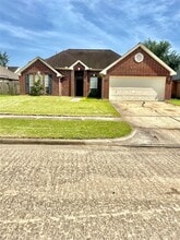 Building Photo - 2017 Castle Dr