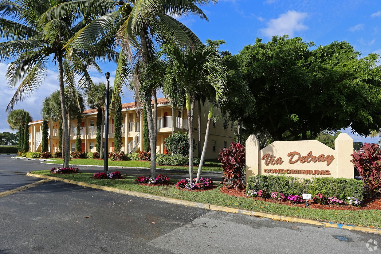 Via Delray Condominiums Apartments in Boynton Beach, FL
