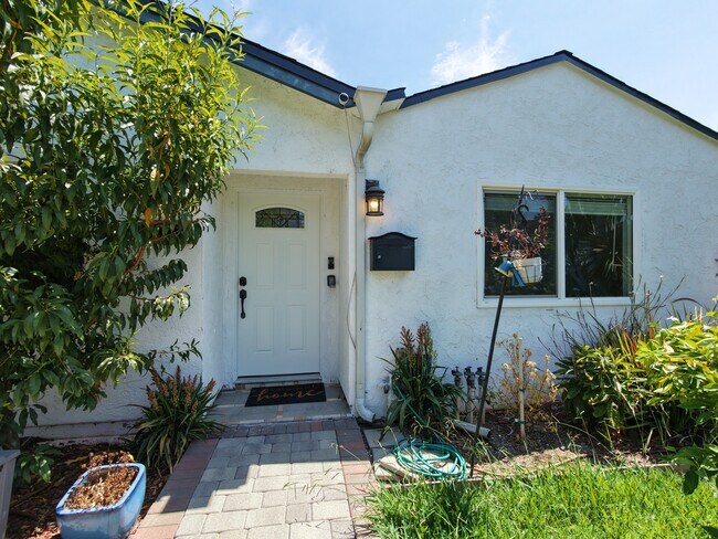 Building Photo - 6928 Lubao Ave