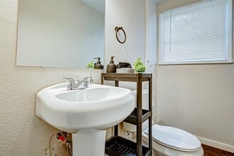 Building Photo - 4440 Castor St