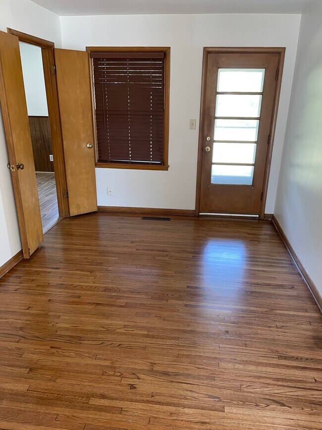 Foto del edificio - 8026 E Indianapolis St