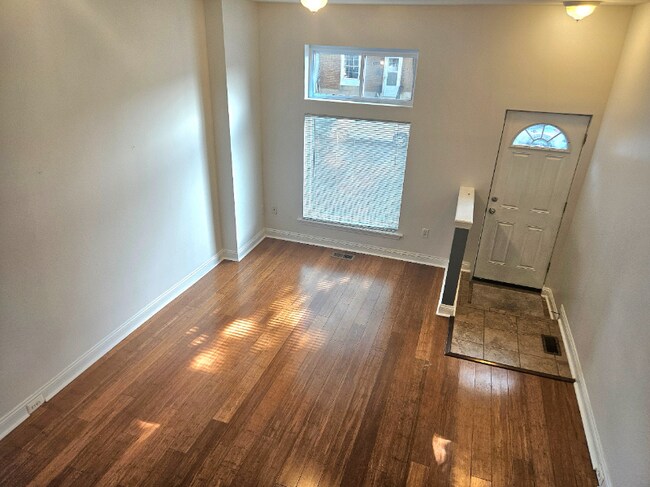 Foto del edificio - 2329 Guilford Ave