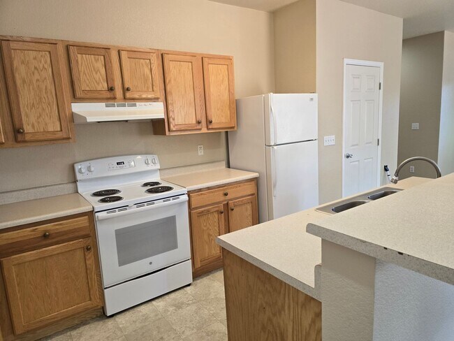 Foto del edificio - Three-bedroom condo in Denver boasts a lar...