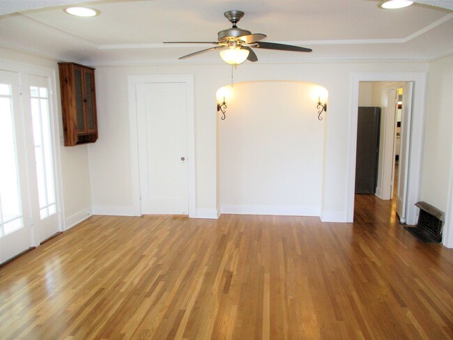 Foto del edificio - Restored Spanish Style Wilshire Square Home