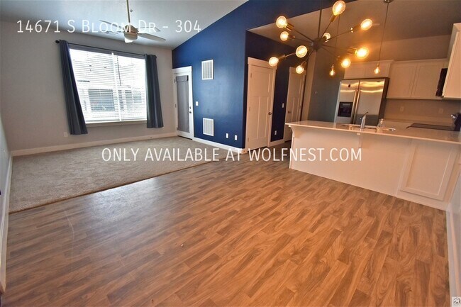 Building Photo - Gorgeous 3 Bed Herriman Condo! No Deposit ...