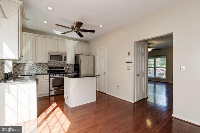 Building Photo - 7238 Stover Ct