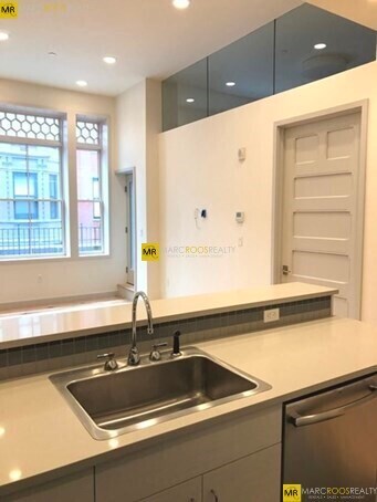 Foto del edificio - 165 Newbury St