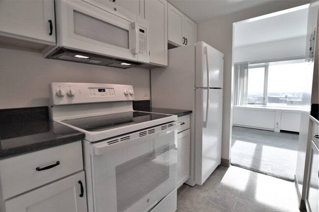 Kitchen - 555 E William St