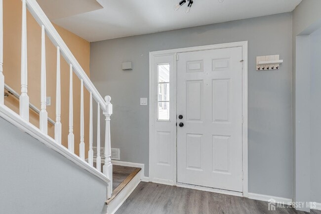 Building Photo - 45 Stratford Ln