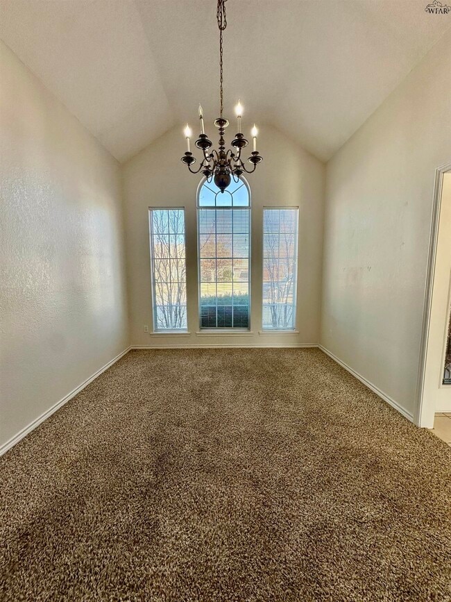 Foto del edificio - 3028 Whitehall Ln