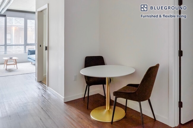 Foto del edificio - 624 Yale Ave N