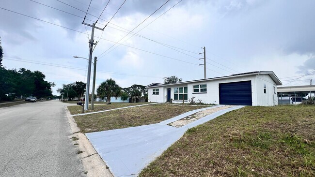 Building Photo - Timeless Appeal Meets Modern Living – 3BR ...
