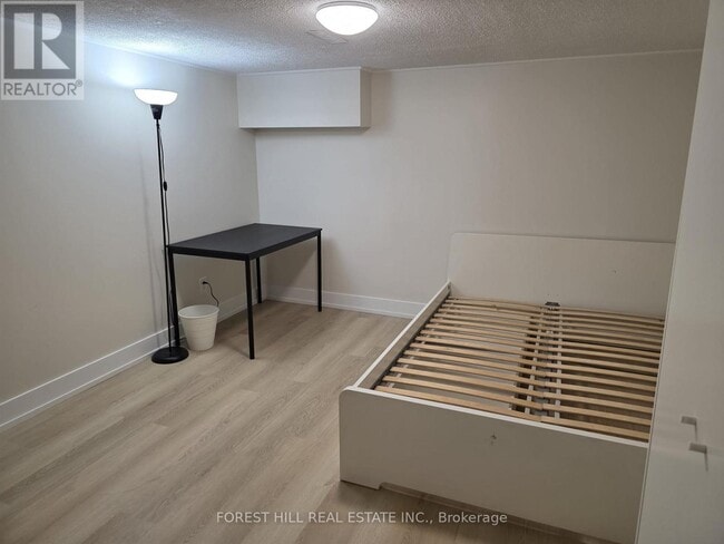 Building Photo - 273 Silver Springs Blvd