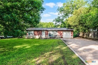 Building Photo - 2052 Gruene Rd