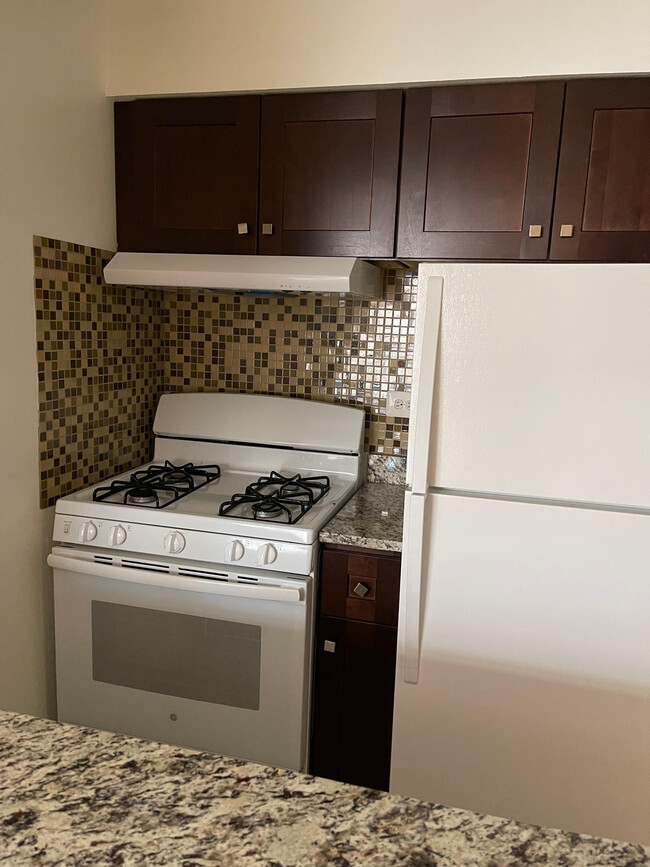 Foto del edificio - 3700 N Pine Grove Ave