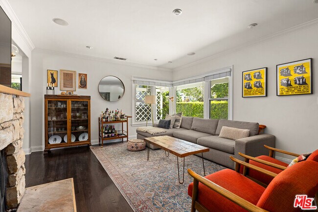 Foto del edificio - 4202 Benedict Canyon Dr