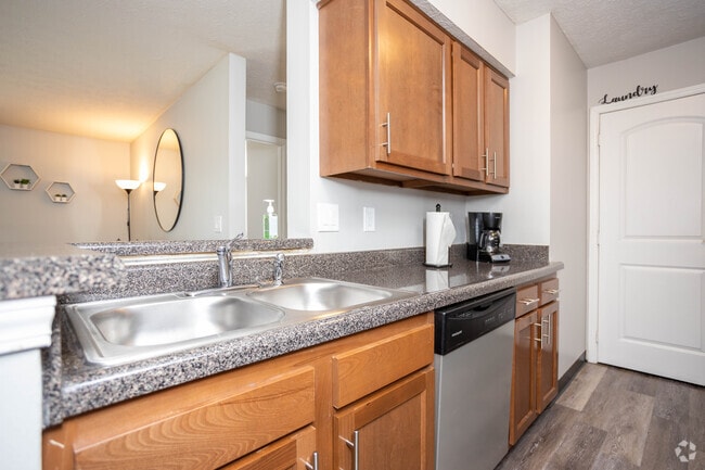 2BR, 2BA - 1049 SF - The Manor - Bent Tree Apartments