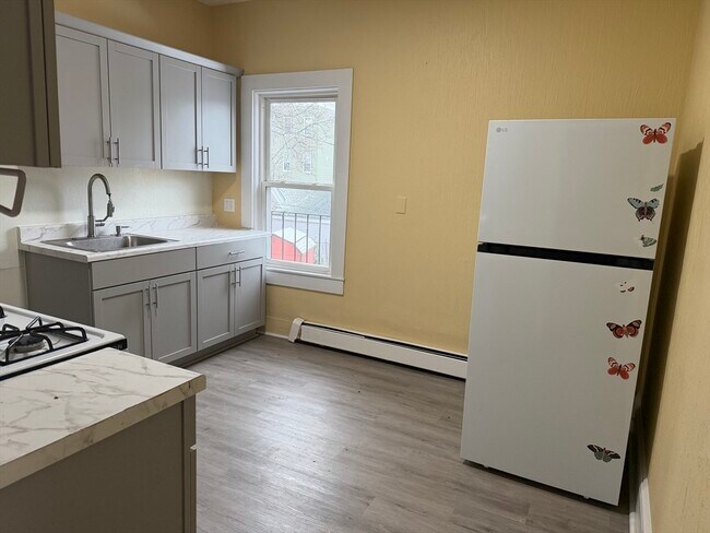 Building Photo - 799 Montello St