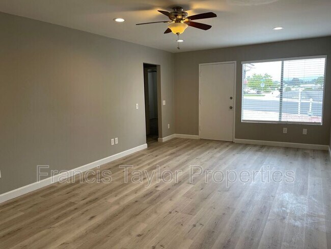Foto del edificio - 1651 Peacock Blvd