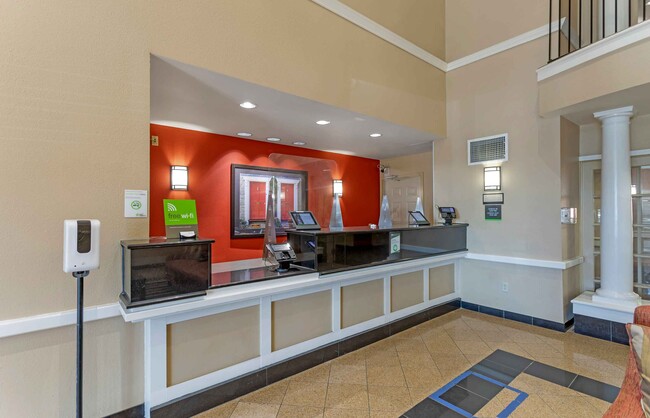 Lobby and Guest Check-in - Furnished Studio - Memphis