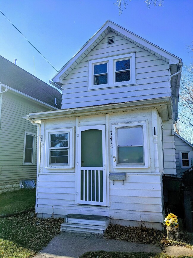Building Photo - 1410 Hamilton St SW