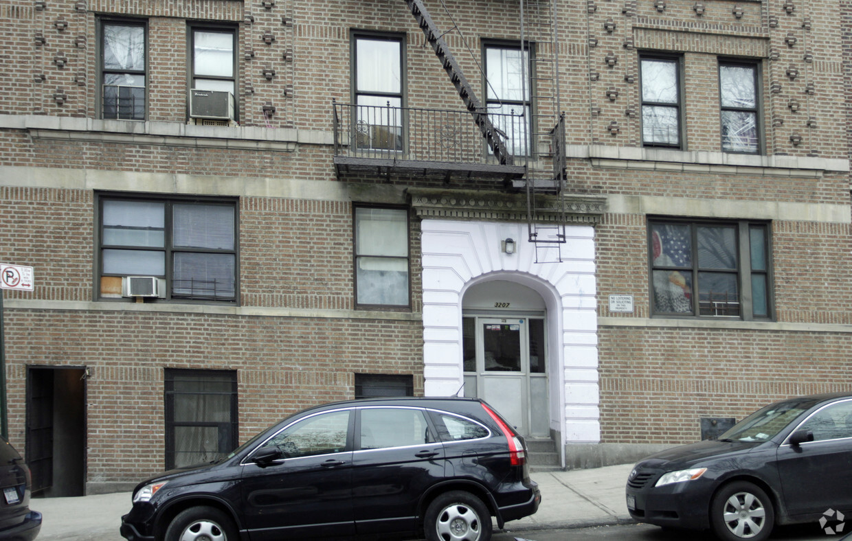 Building Photo - 3207 Hull Ave