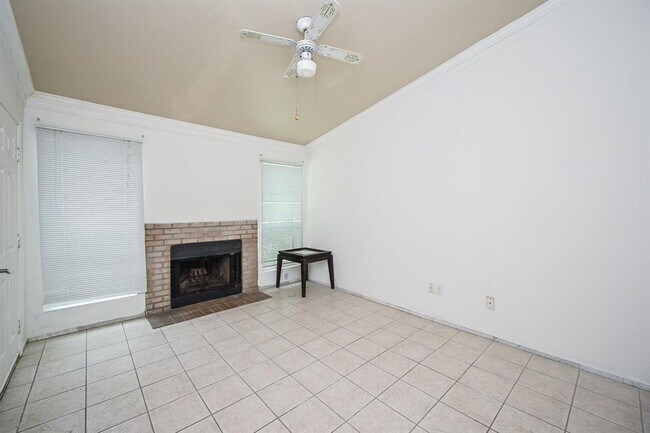 Foto del edificio - 3900 Woodchase Dr