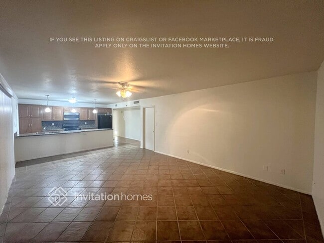 Foto del edificio - 1904 E Greenway Dr