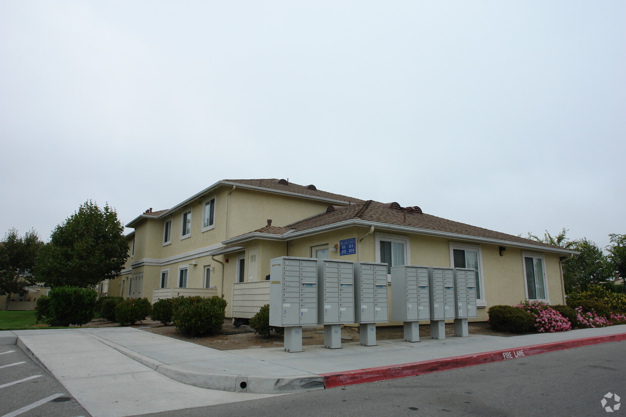 Building Photo - Salinas Bay Apartments