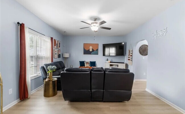 Building Photo - 1593 Mount Rainer Dr