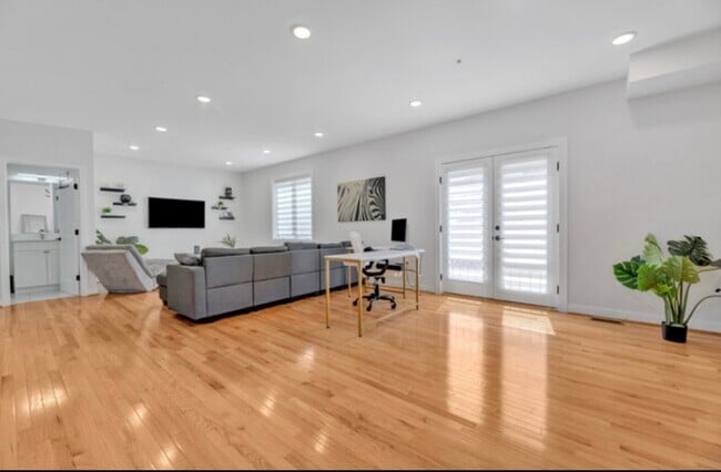 Photo - 1416 22nd St SE (Washington, DC) Apartment