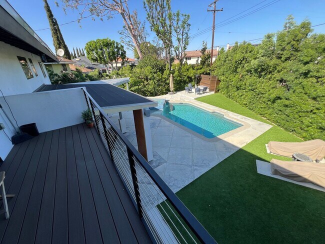 Foto del edificio - Beautifully Upgraded 5 Bed 4 Bath Orange Pool Home