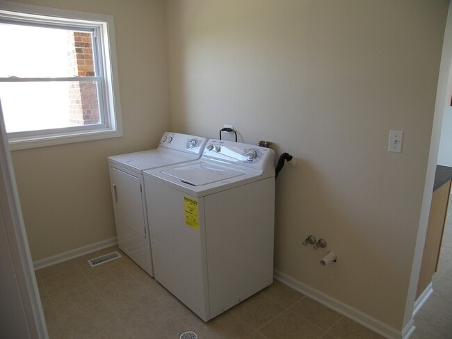 In Unit Washer/Dryer - 1536 S Mannheim Rd