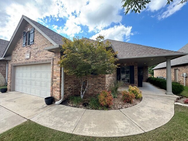 Foto del edificio - Stunning 3 bed in immaculate community, NO...