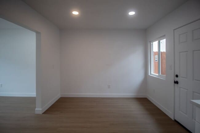 Building Photo - 2212 Continental Ave