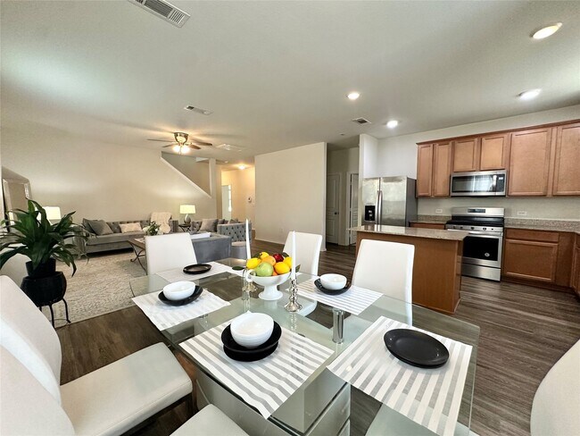 Foto del edificio - 14614 Sierra Garden Dr