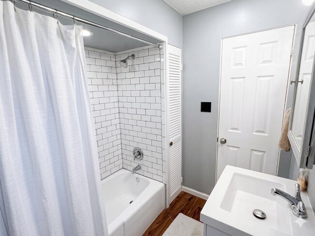 Foto del edificio - 2121 Eggers St