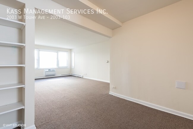 Building Photo - Rogers Park 2bed-2bath  Spacious unit with...