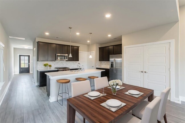 Building Photo - 10639 Whitejacket