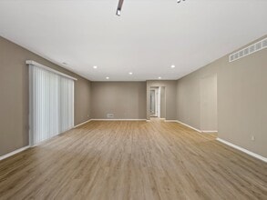 Building Photo - 26656 Farmbrook Villa Dr