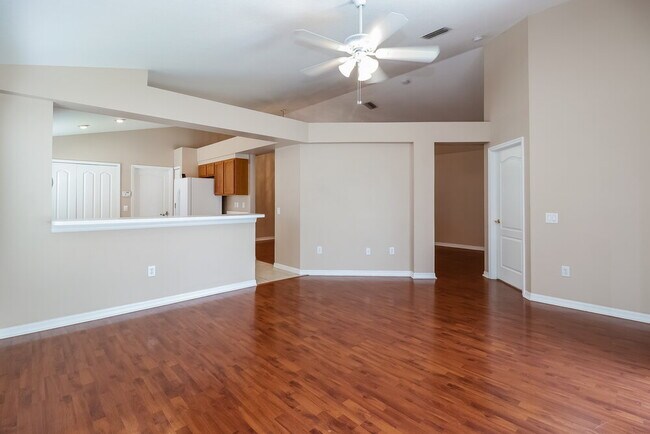 Building Photo - 30800 Birdhouse Dr