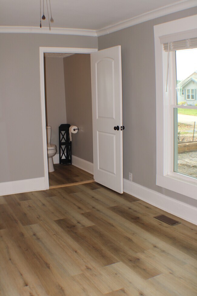 Main bathroom entrance - 311 Paris Mountain Ave
