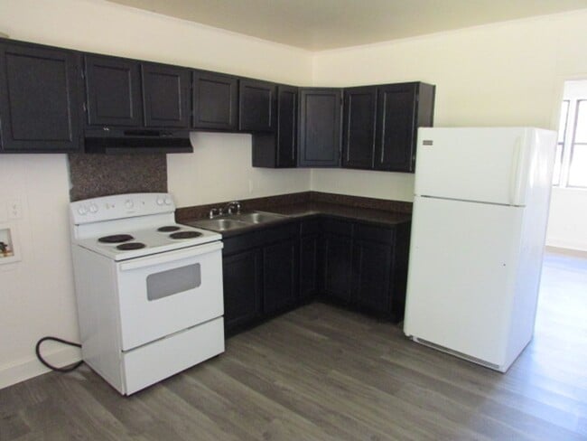 Building Photo - 19 Dixie Dr