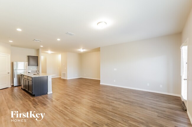 Building Photo - 296 W Powell Dr